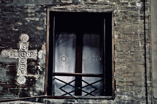 DIVINE WINDOW    Venice