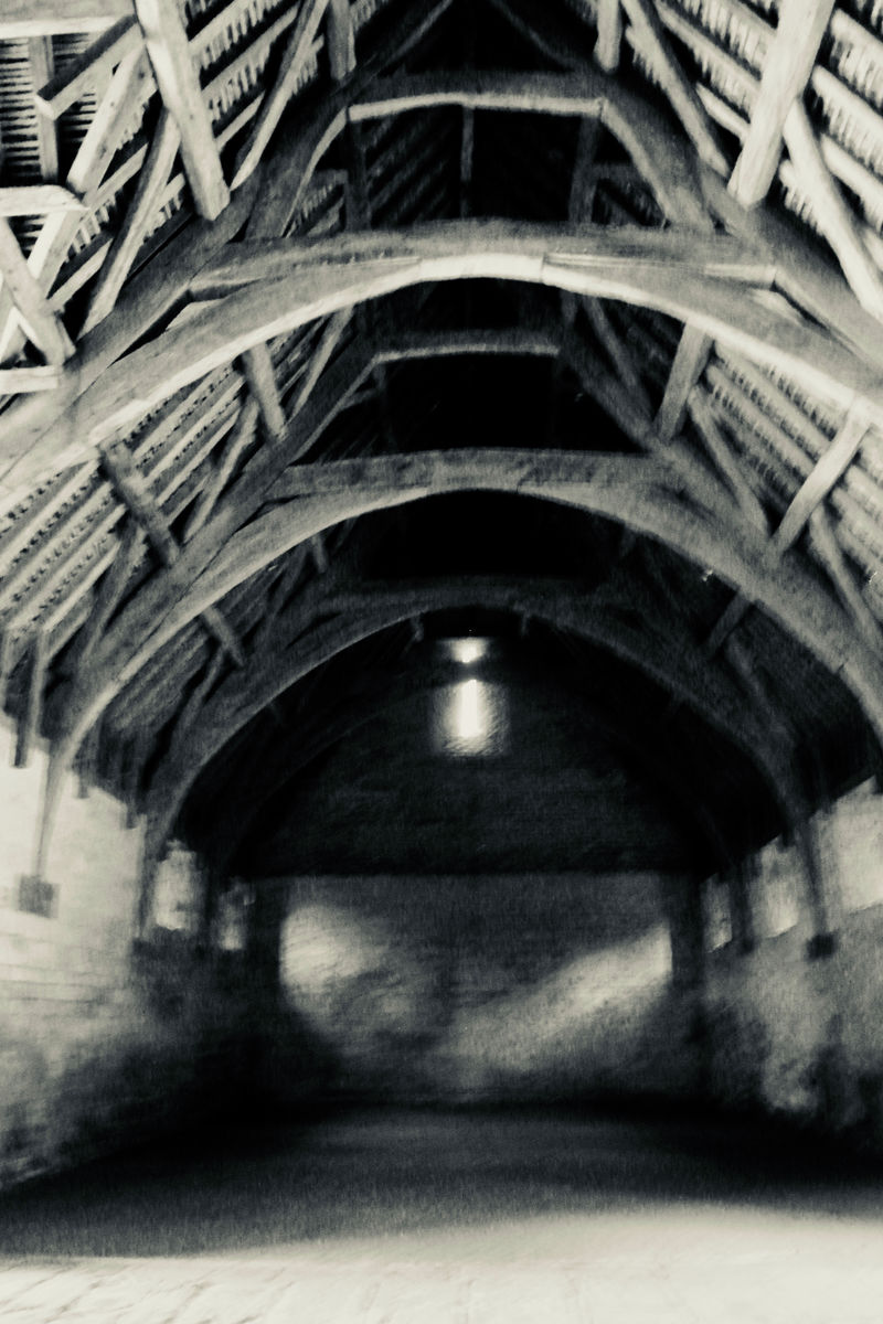 TITHE BARN   England silvertone